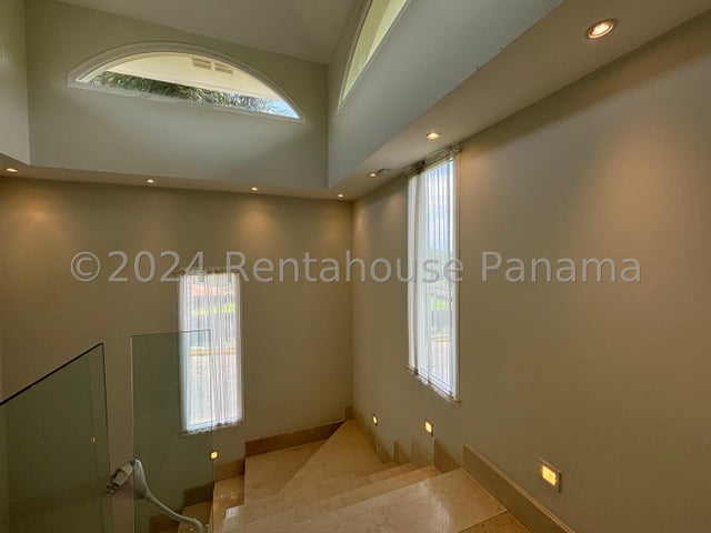 Modern and Spacious House in Panamá Pacífico